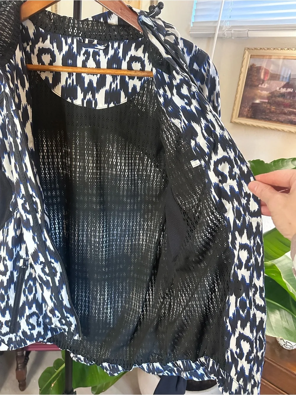 Lululemon Downtime Jacket Sprinkler Ikat Blue White Size 4 Rare